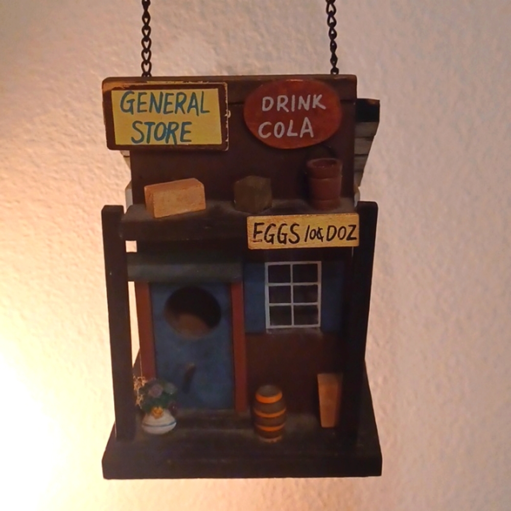 Hanging bird house